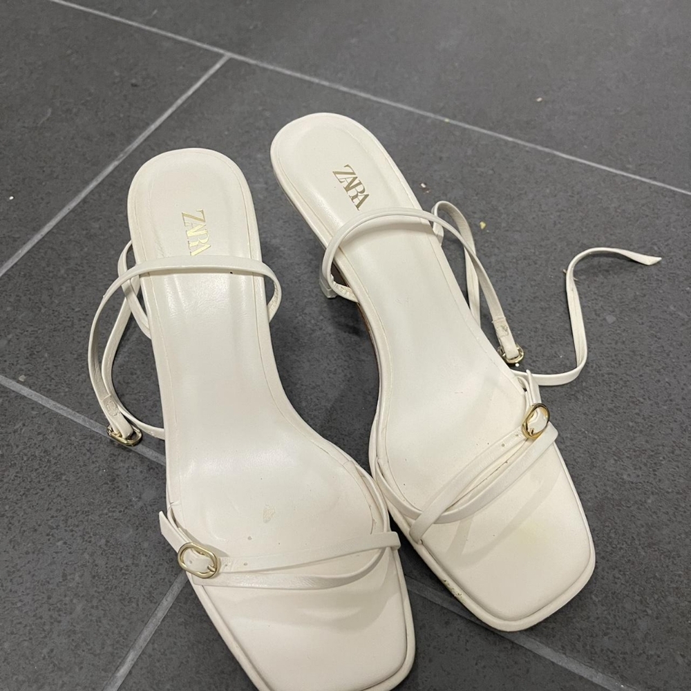 Zara Women's Cream Strappy Sandals